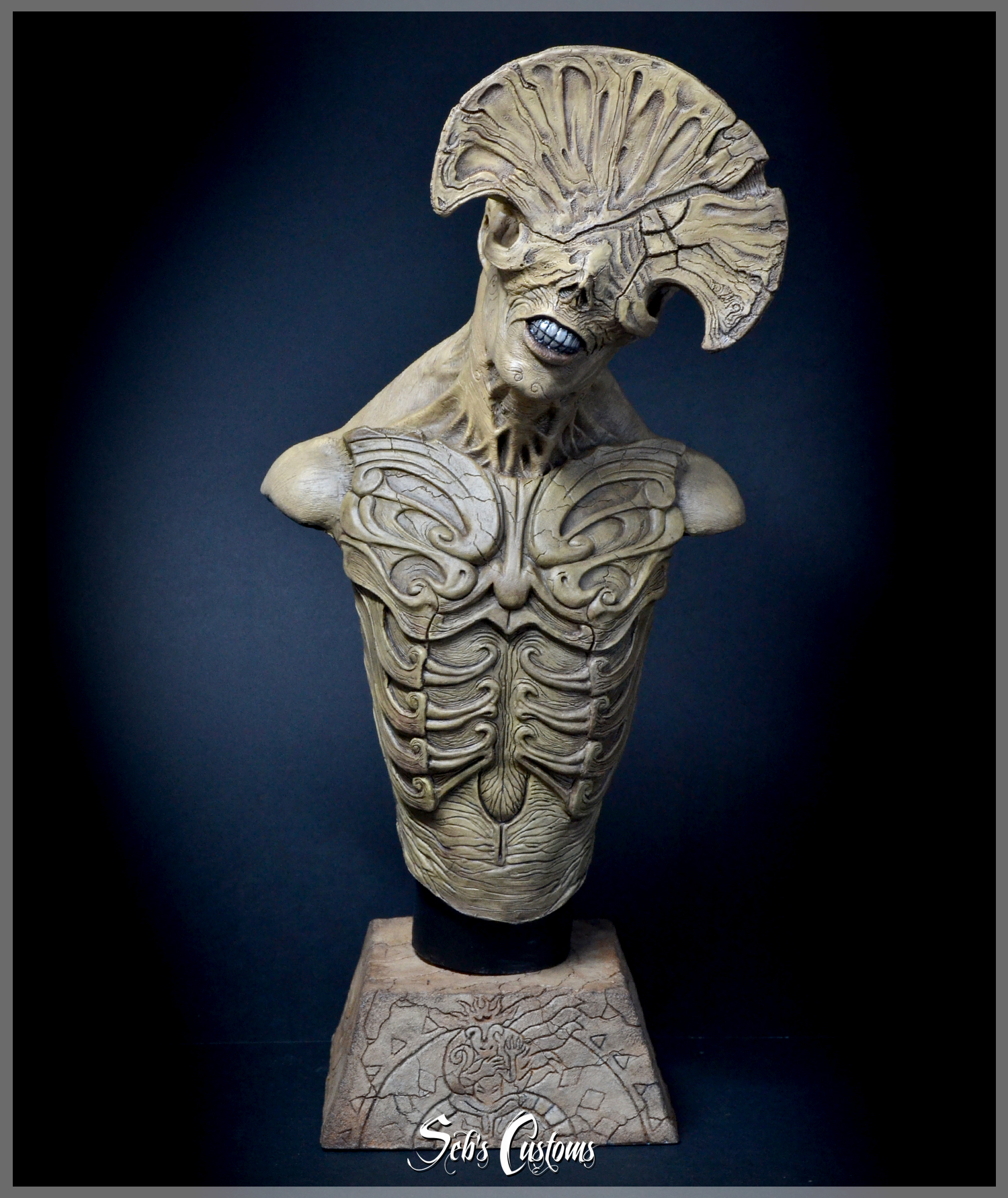 Hellboy Angel of Death bust 1/3 scale