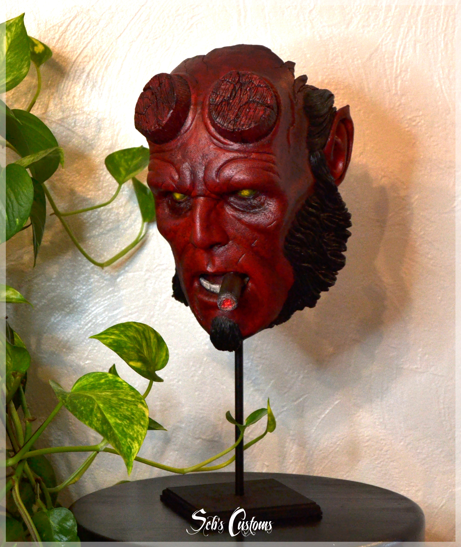 Hellboy face taille réelle
