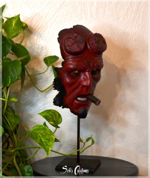 Hellboy face taille réelle