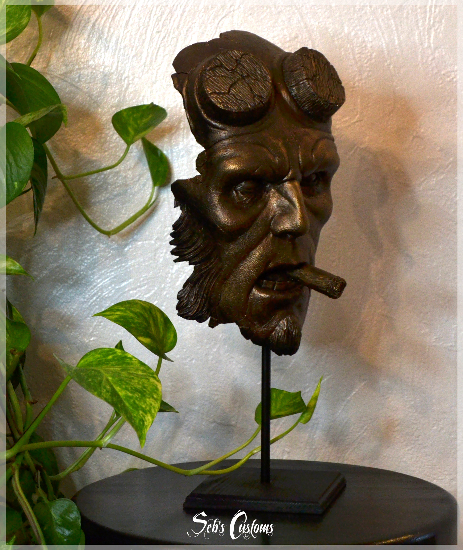 Hellboy face taille réelle