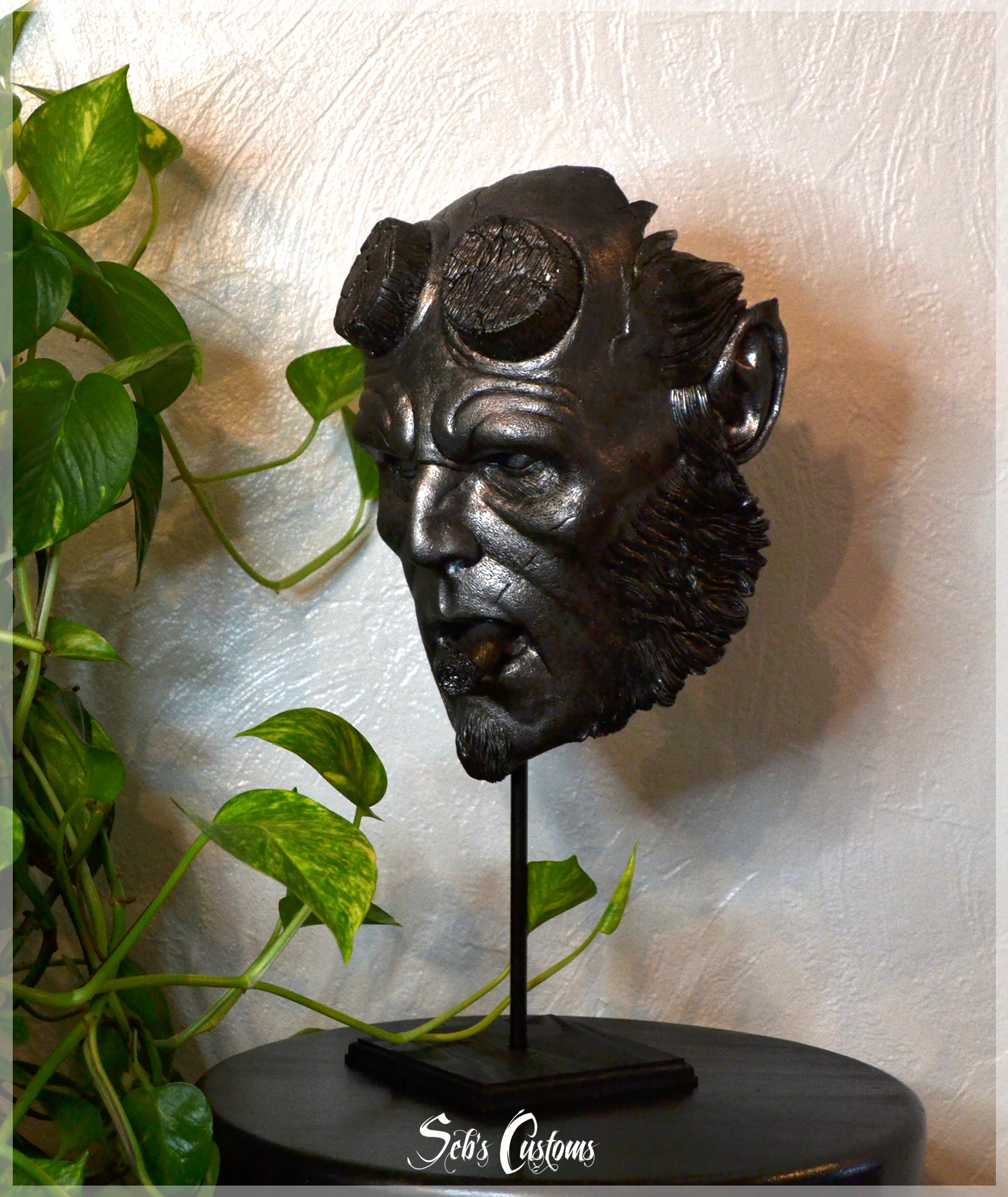 Hellboy face taille réelle