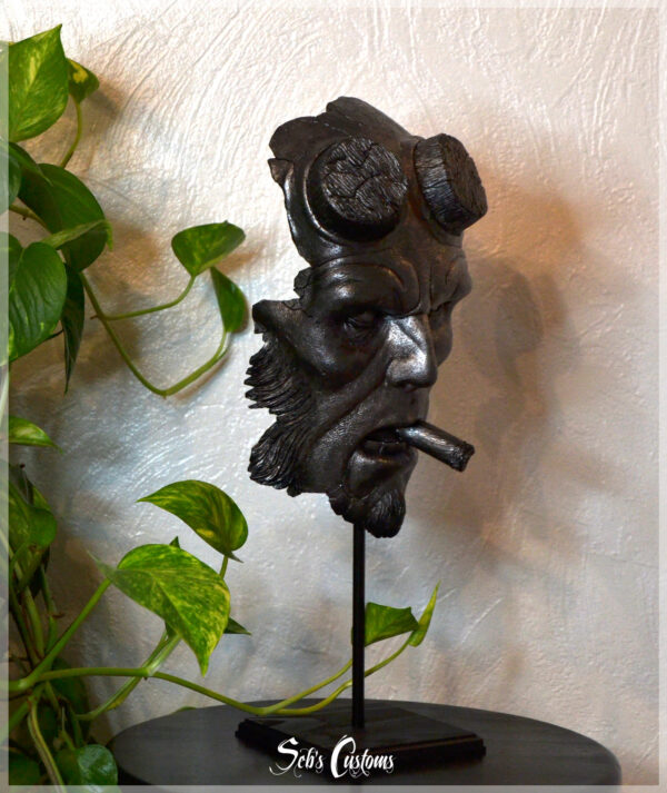 Hellboy face taille réelle